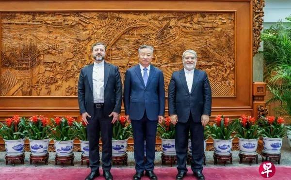 中国和伊朗高层再次举行会晤，特朗普要开始忐忑了。中国外交部8月23日发布新闻稿公