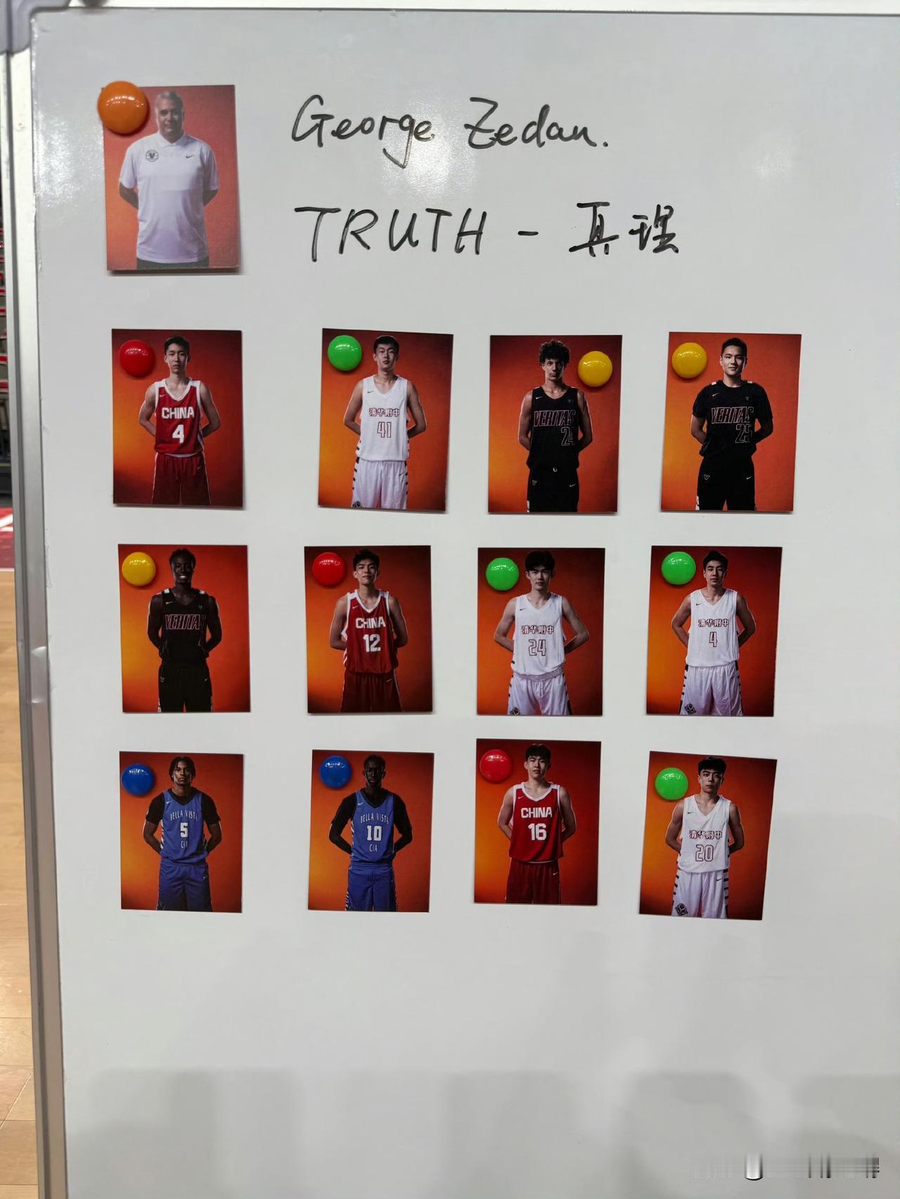 张宇辰妥妥的就是为杨瀚森搭配的队友啊，一手出色的三分球，配上灵动的跑位，中国男篮