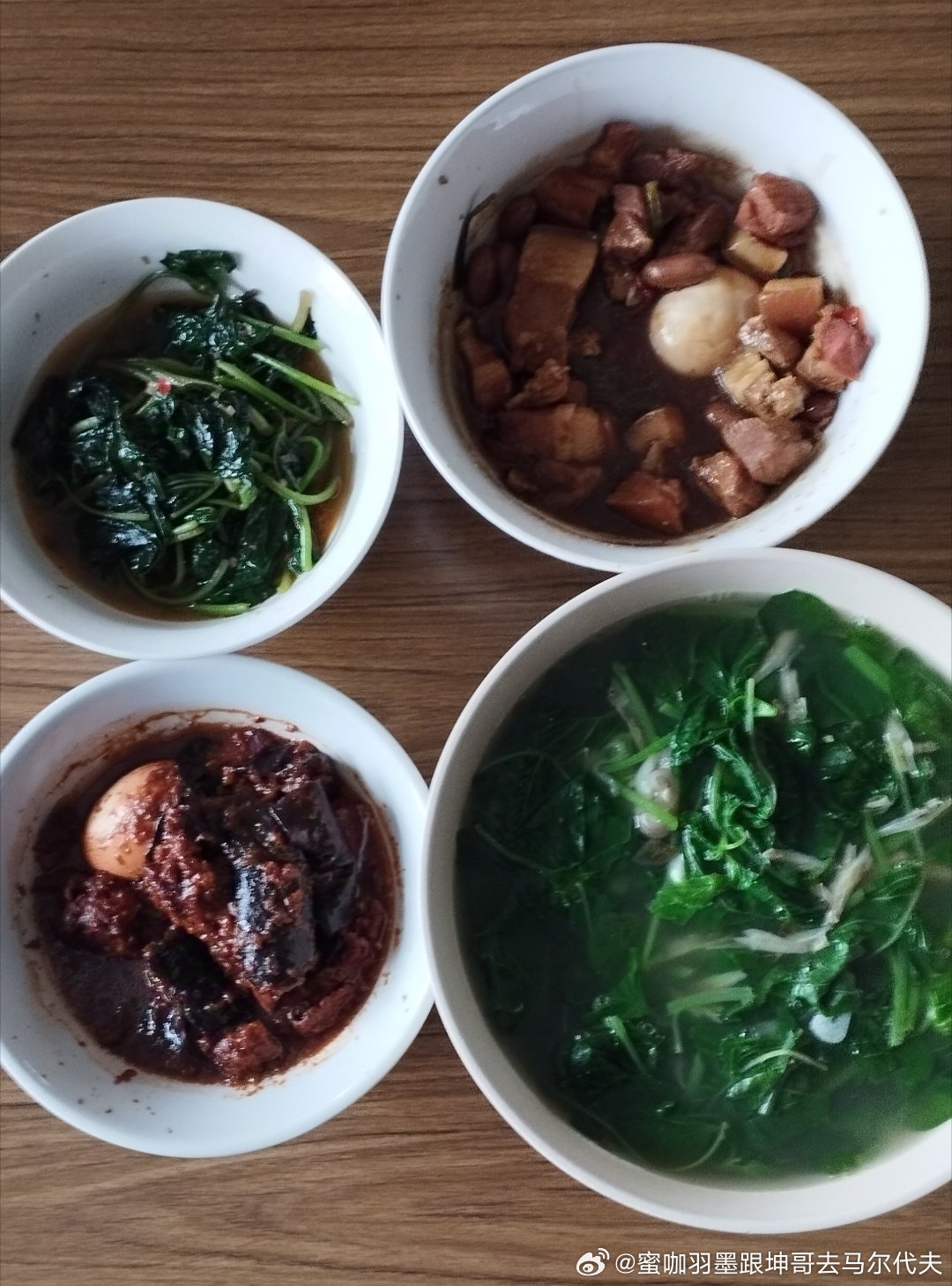 生活手记 今天自己煮了菜汤，老公炒了一样菜，其他两样是昨天特地从吉隆坡买回来的花
