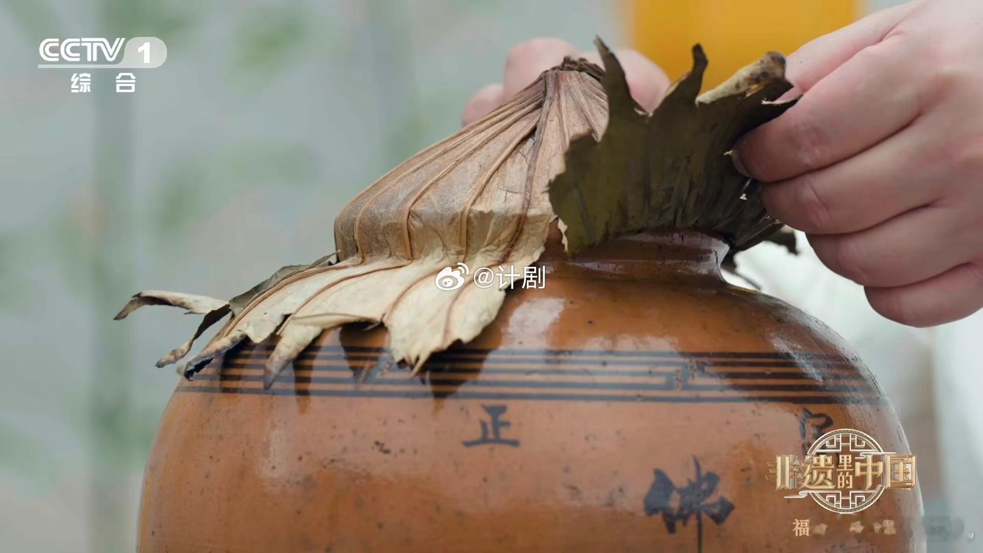 开坛有酒香的鲜汤 佛跳墙的魅力在于慢火出真味，酒香与各种食材的香气层层递进，入口