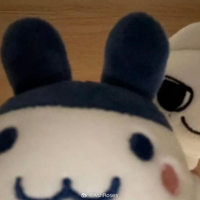 光与夜之恋萧逸  有段时间，你对萧逸的牙齿很感兴趣，他只要一说话你就会不自觉盯着