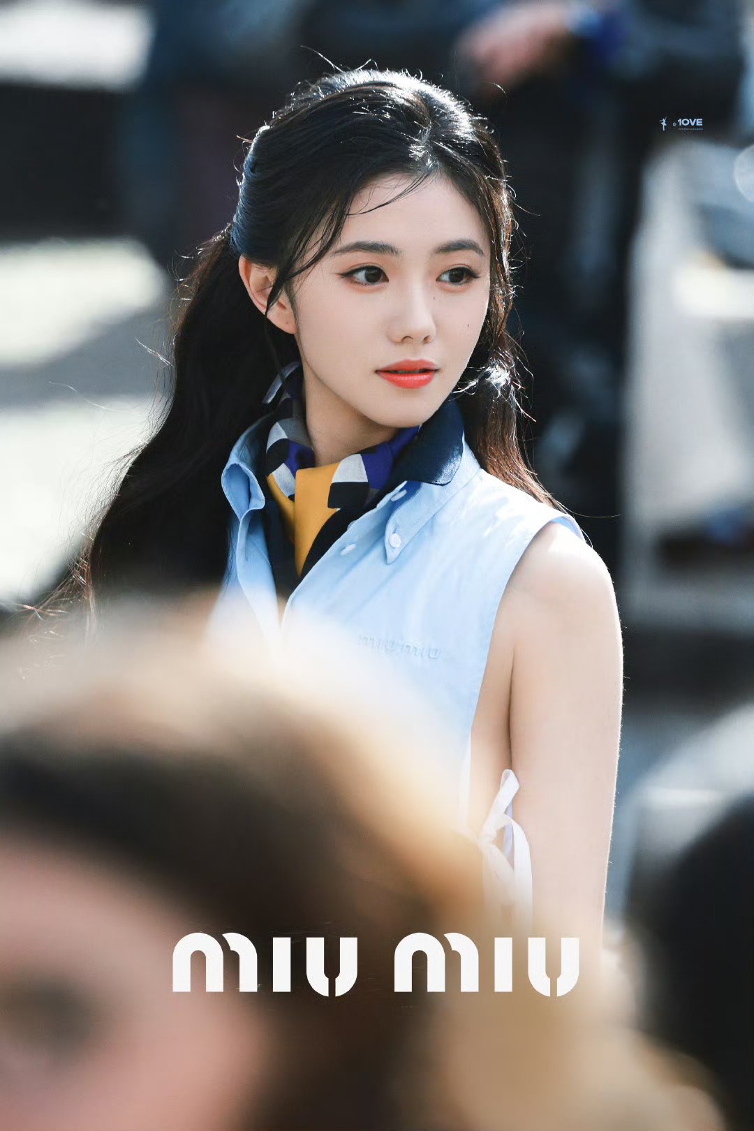 刘浩存星味人群当中最亮眼的小女孩就这么出彩。 