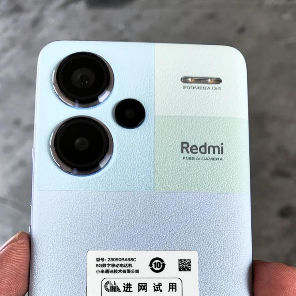 泥马，红米note13 Pro+，浑身和千元机不沾边，又处处让友商羡慕

1，浅
