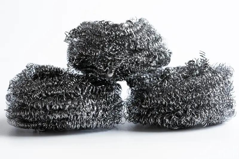 11月17日，天水师范大学，女生餐里吃出钢丝球等异物，商家称"别人都没问题怎么就