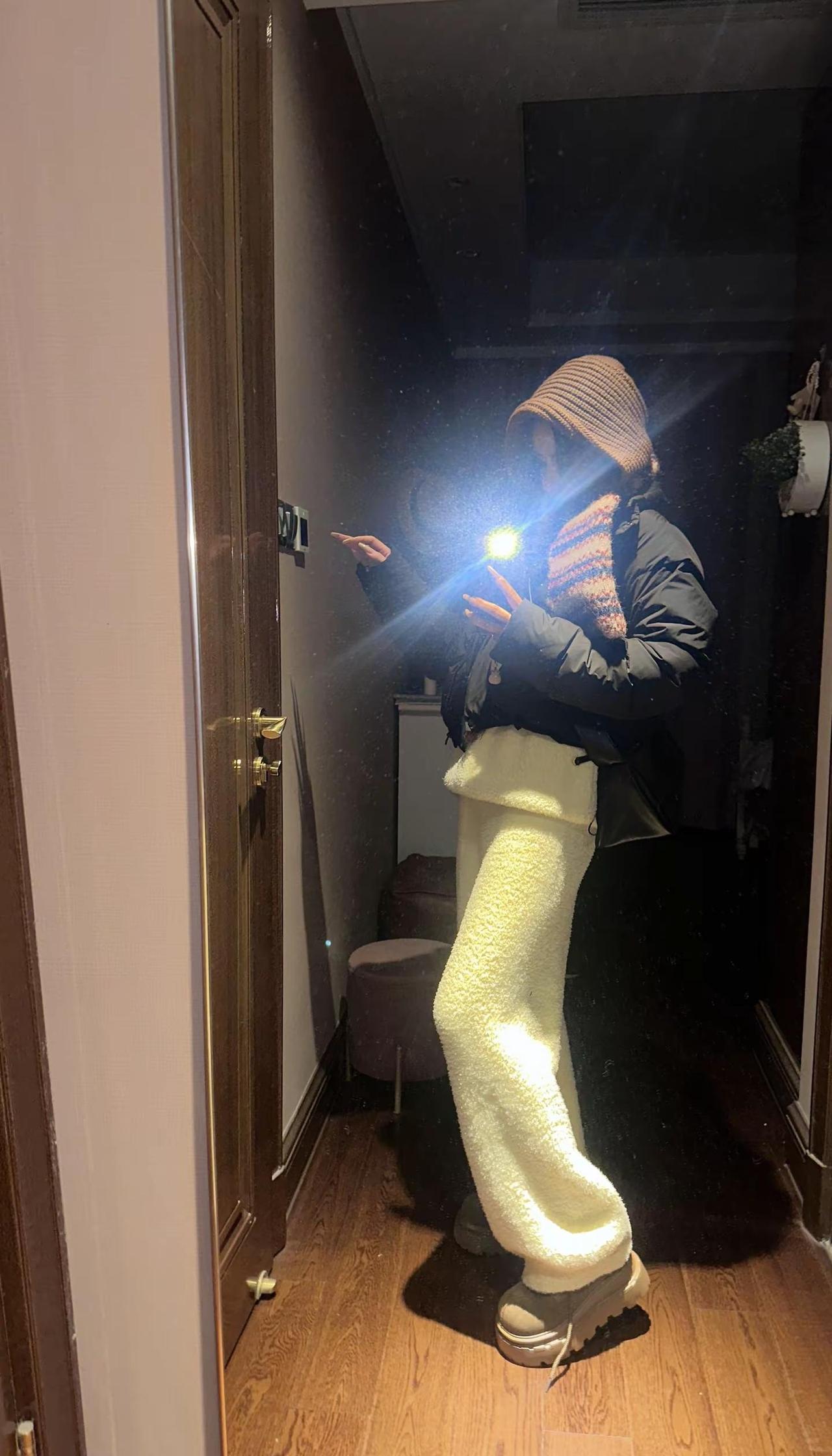 宜兴宜兴 权志龙风  上热搜   睡衣搭羽绒服 哈哈哈 帽子围巾 随手搭    