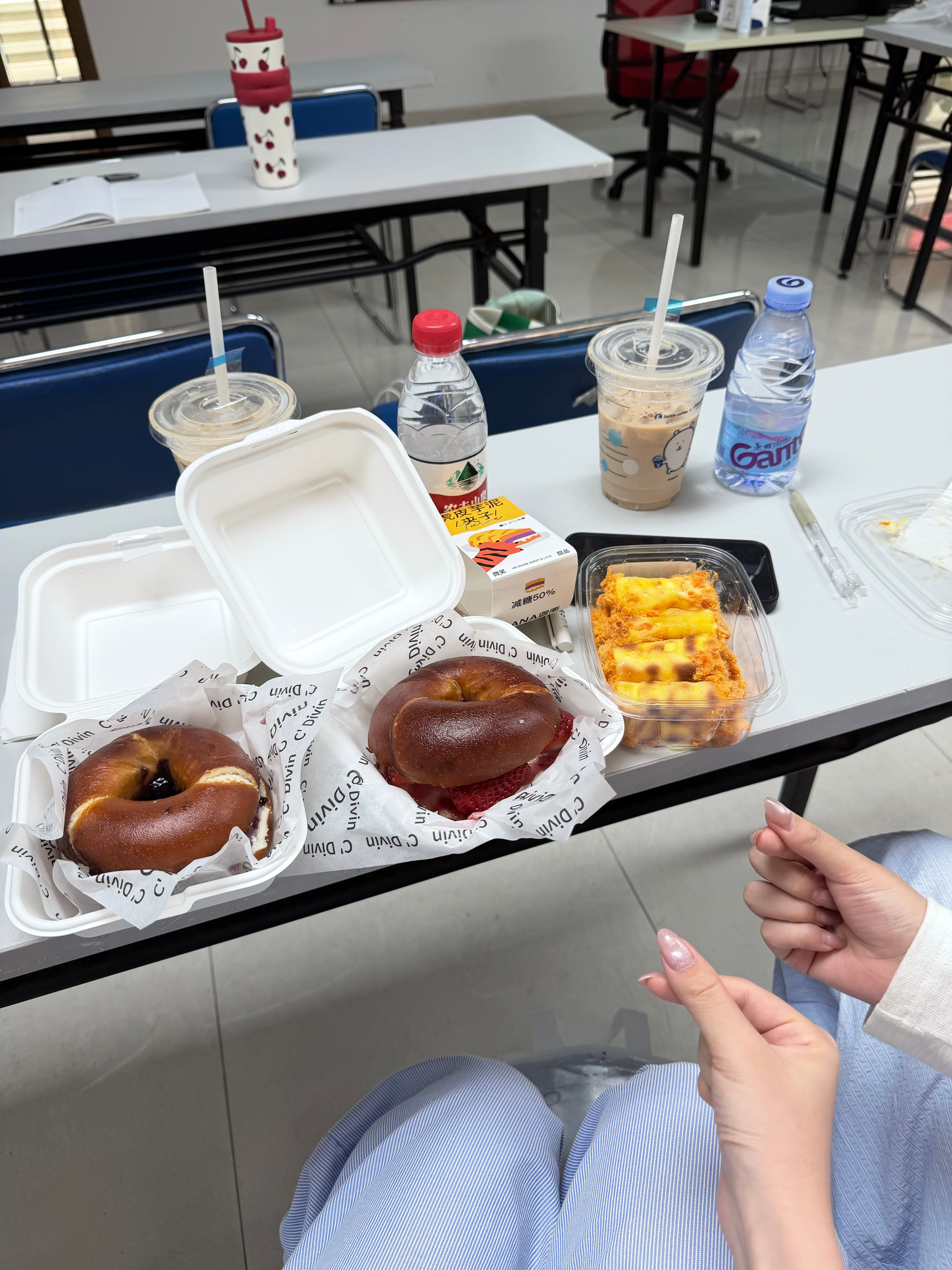 所有人开始比心报备🫰 