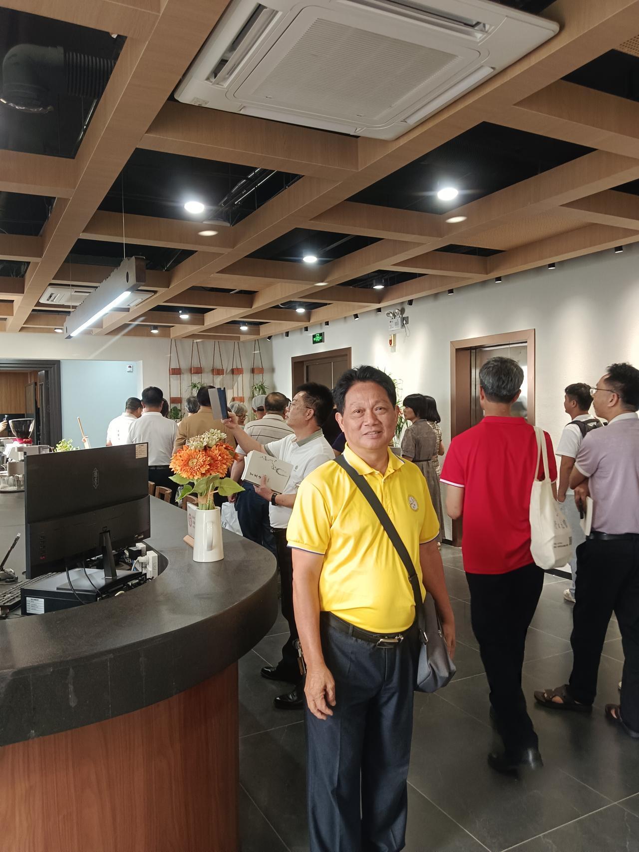 哈哈！相隔一段时间，再能见到师友来访，真的很高兴。三个月来，我的工作也忙了不少，
