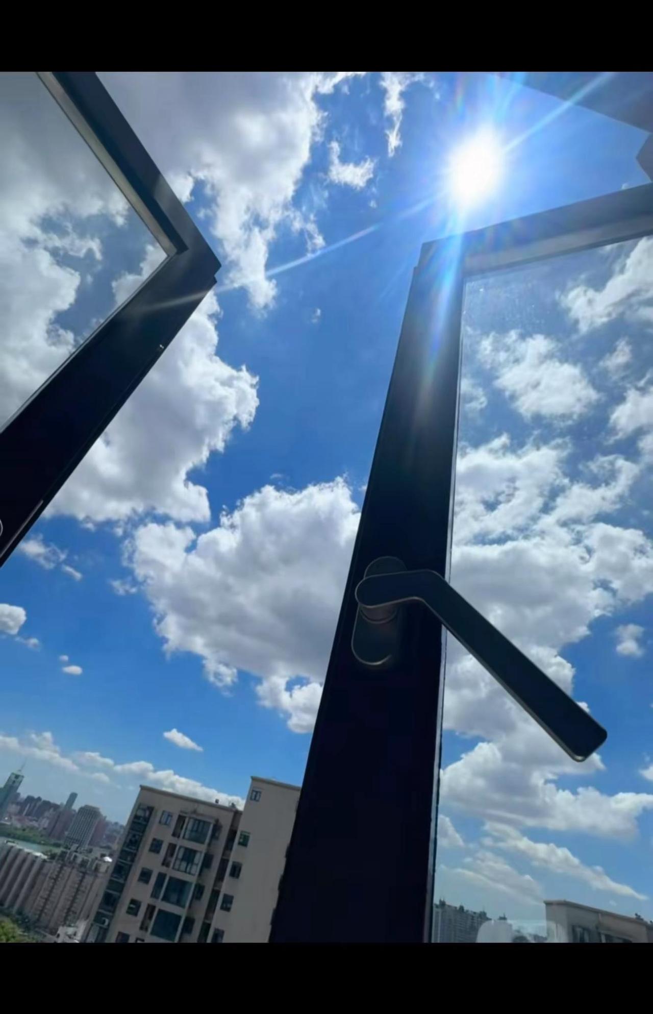 终于出太阳了，糟糕的心情全无✌️✌️ “没有完美的生活，也没有完美的自己，只有越
