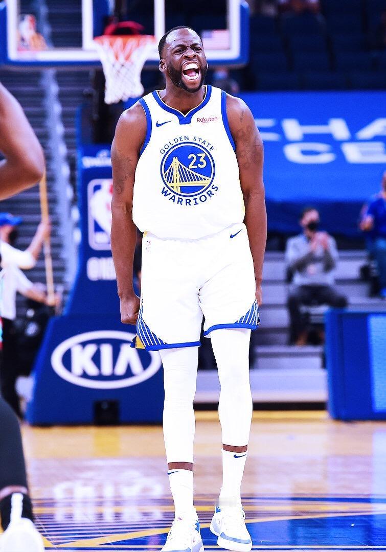 勇士战胜魔术的关键是勇士不再打传切了，全队瞬间找到了存在感。格林第三节下场是逆转