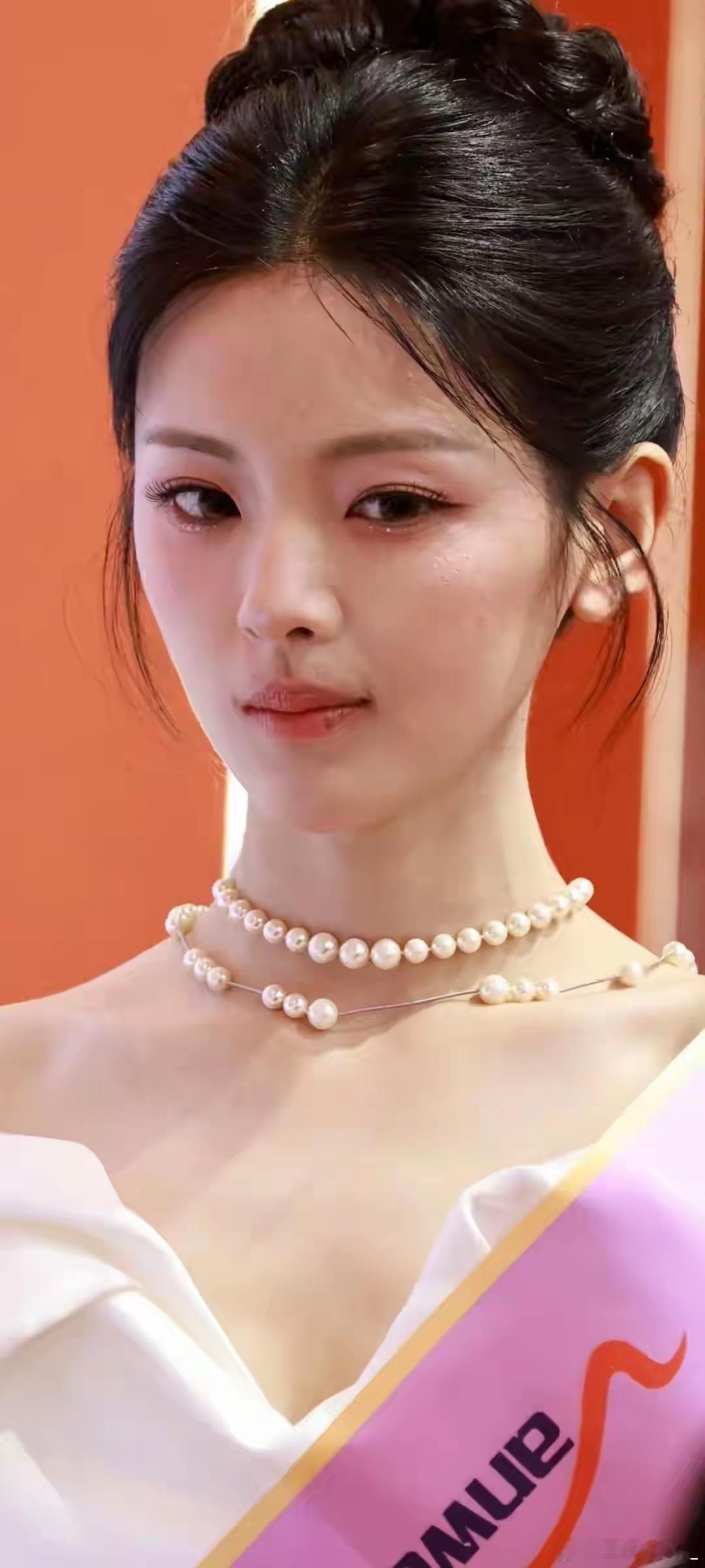 28岁杨超越怼脸生图出圈！天生淡颜天花板，少女感从未掉线 ​​​