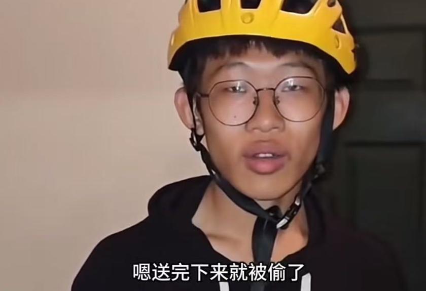 中秋节，男子点了一份外卖，可是外卖小哥来了以后，却说：“哥，外卖被人偷了，能不能