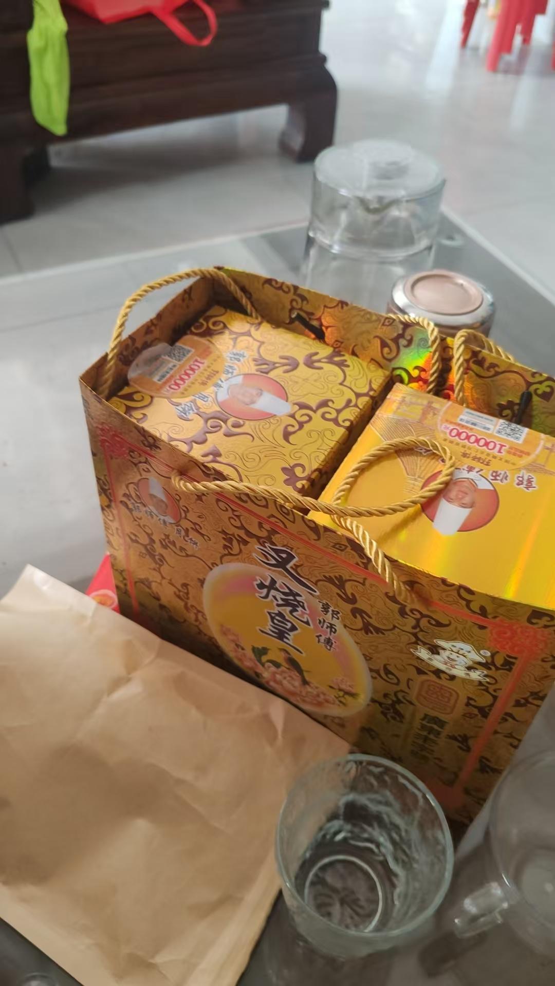 为什么现在月饼卖不动了月饼真的要被抛弃了。以前盼着中秋节的到来，可以吃上月饼。现