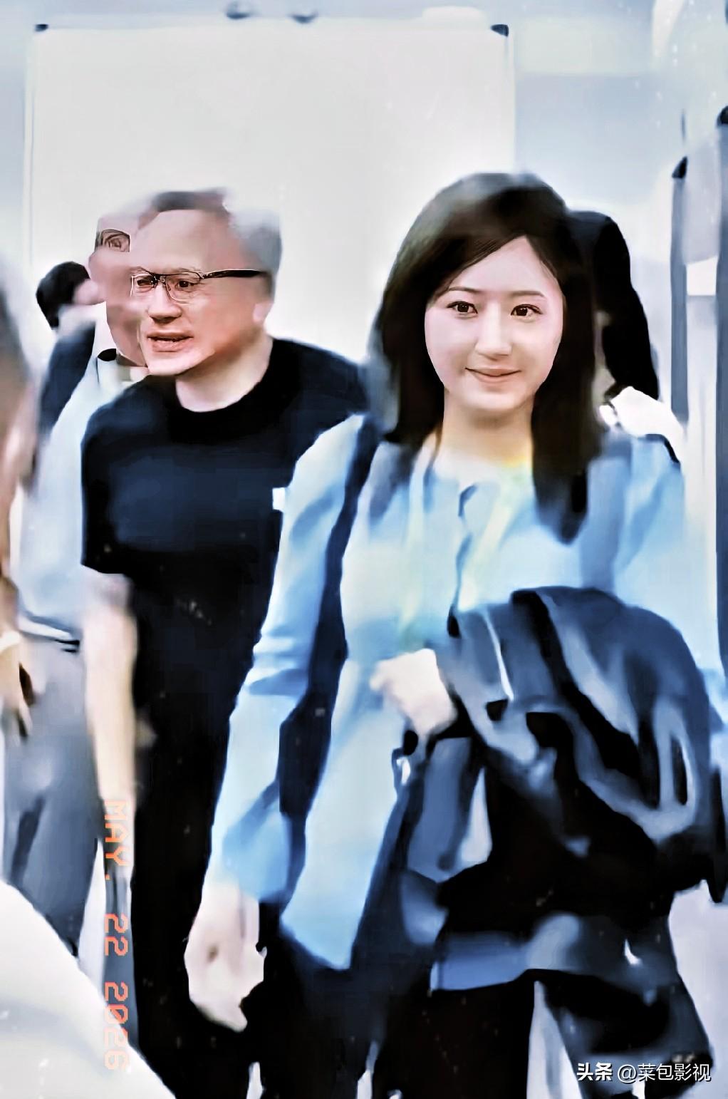 黄仁勋身边有个女人，叫金洋。很多人以为她是助理，就是那种帮忙开门、递水、安排行程