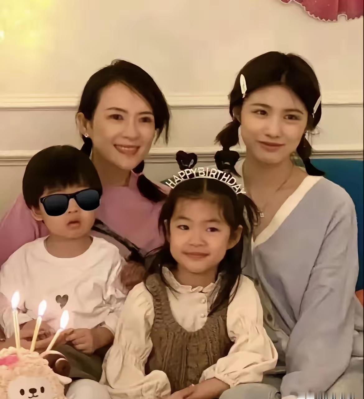 离婚第三天，章子怡凌晨一点在北京顺义某小区地下车库，把两大箱行李塞进自己SUV后