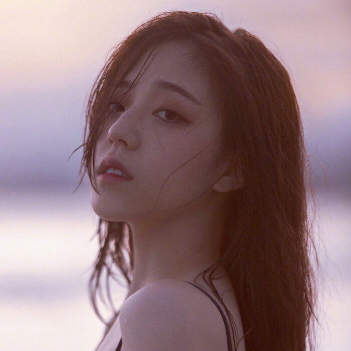 “活得通透的人 ，没有特别想维持的关系 ，也没有特别想要的东西 ，走近的人不抗拒