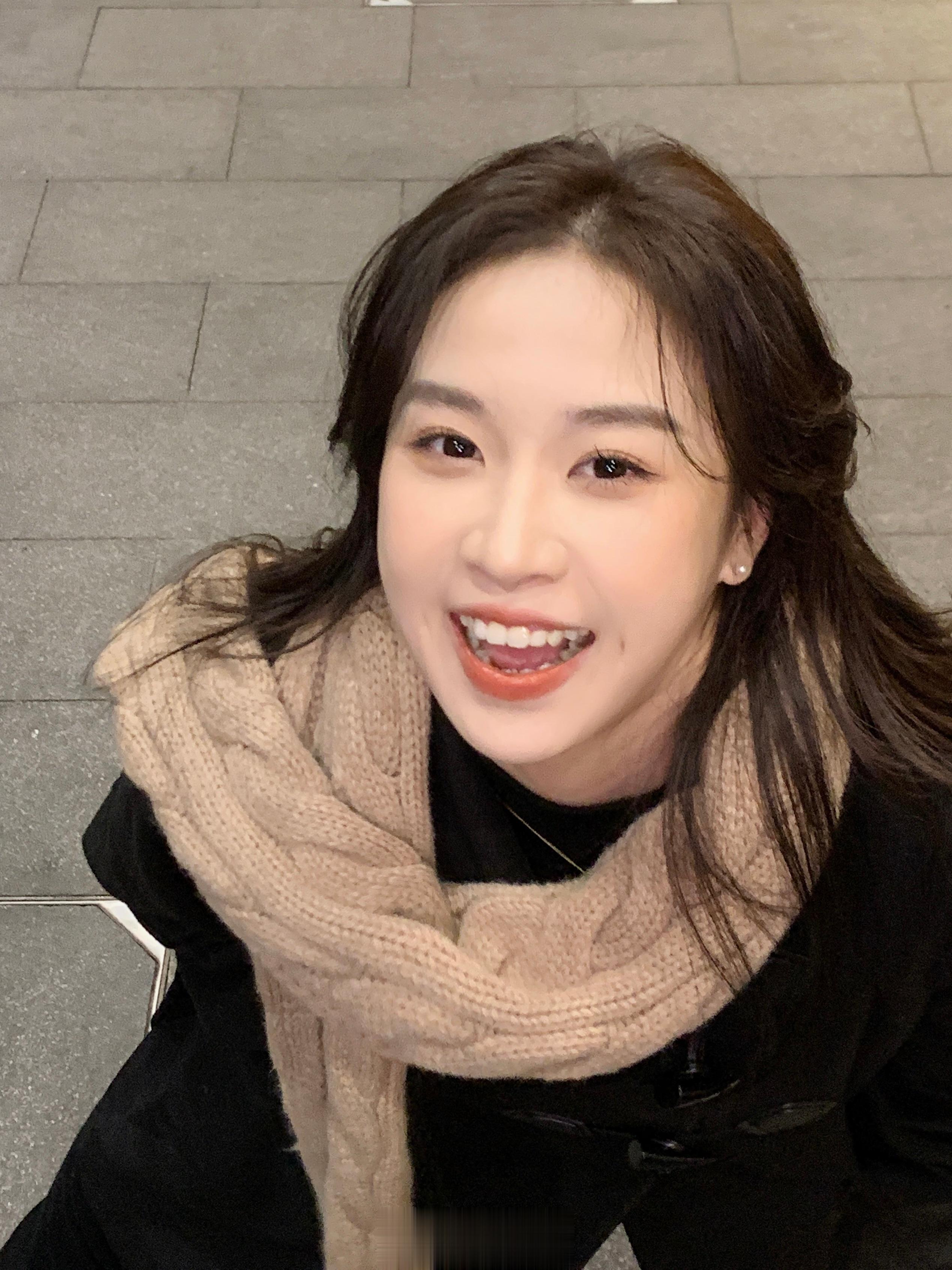 在他的镜头里，我总是个肆意大笑的小屁孩情人节快乐🫘 ​​​