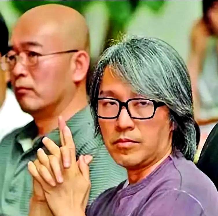 靠把前老板挂在嘴边，3年狂揽17个商单，出场费硬生生翻了两倍，这泼天的富贵换你你