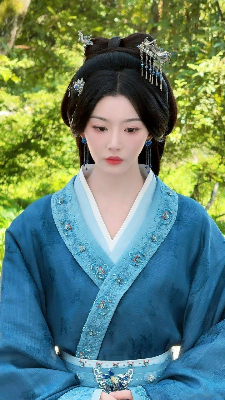 孔雪儿杀青图孔雪儿百花杀杀青图 ​孔雪儿杀青快乐！期待这个百花杀！ ​​​