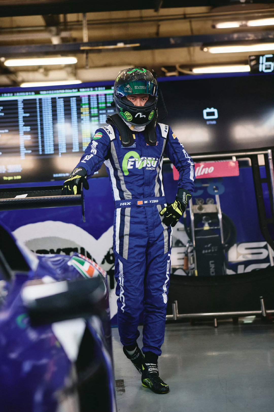 王一博85号车手又要见面了王一博车手身份回归王一博85号车手又要见面了！ 