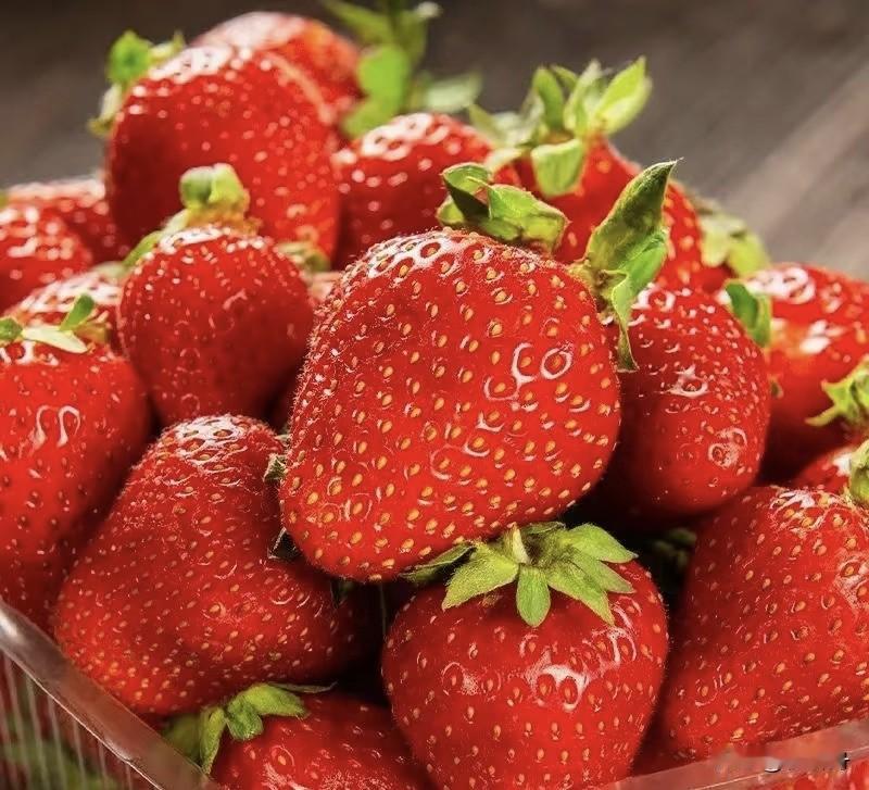 人到中年，三高饮食要记牢
6种水果+6种蔬菜
水果:
第一种、山楂（辅助降血脂，