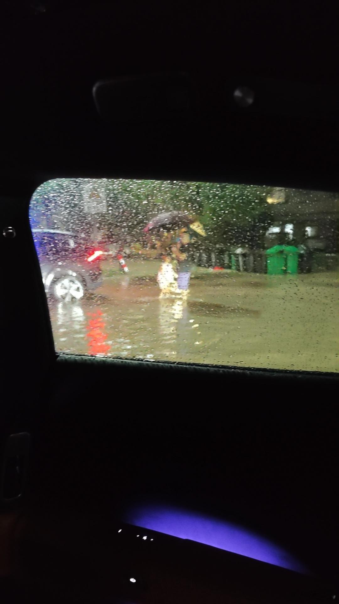台风没满到，今天下来暴雨，仙居县城竟然淹城了。