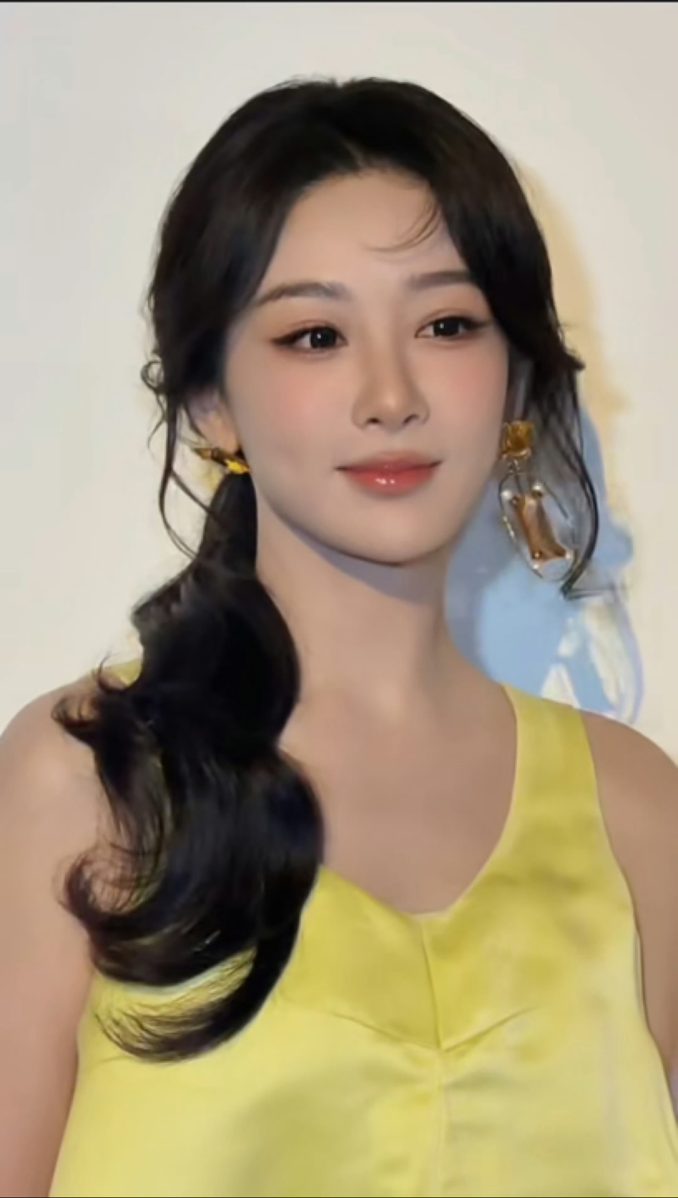 杨紫神图已炸翻各大平台‼️‼️美到词穷啊… ​​​