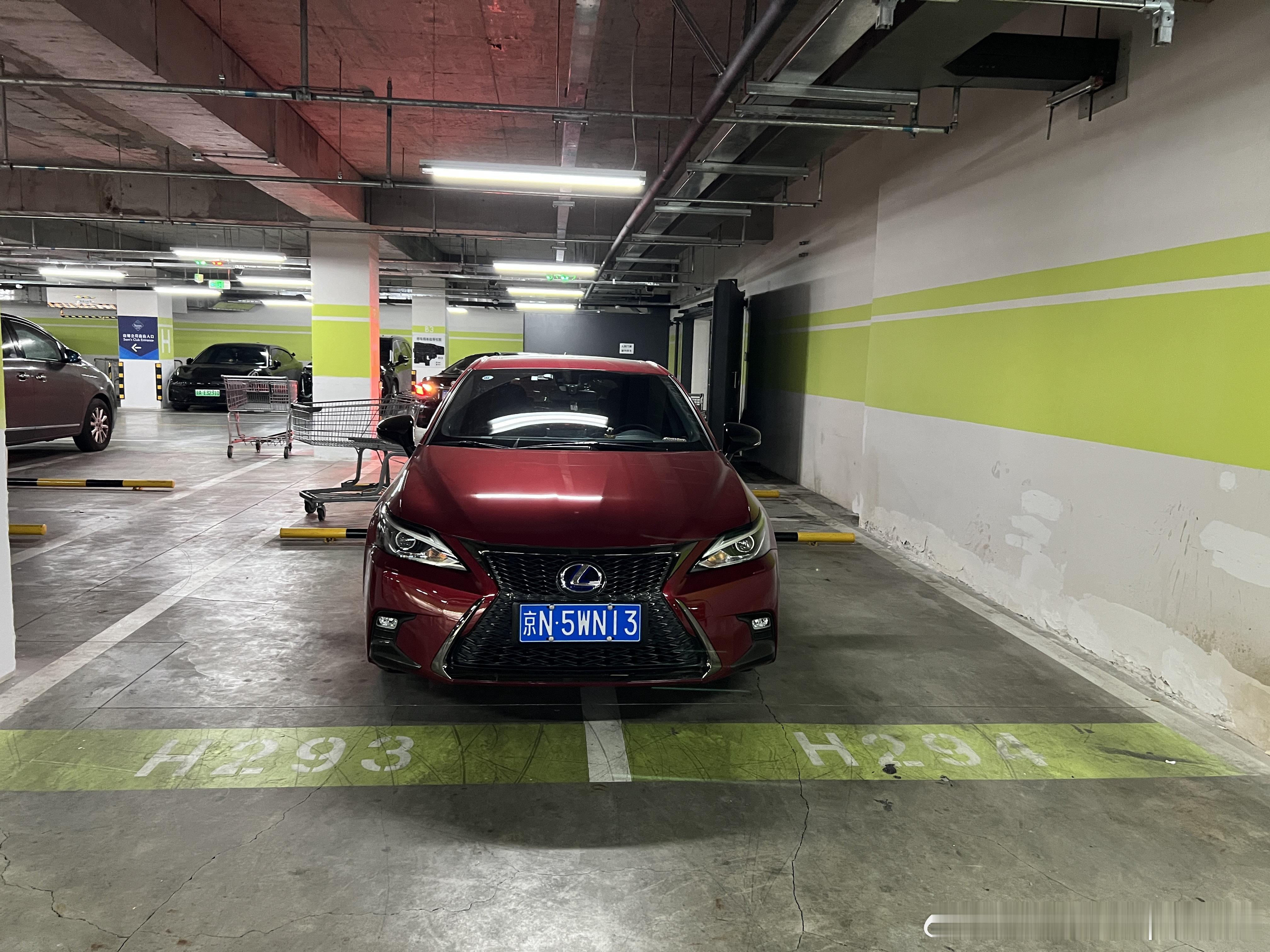 兄弟你停的真好，特别正，就像是您家客厅沙发和电视机之间的角度的关系一样。 北京