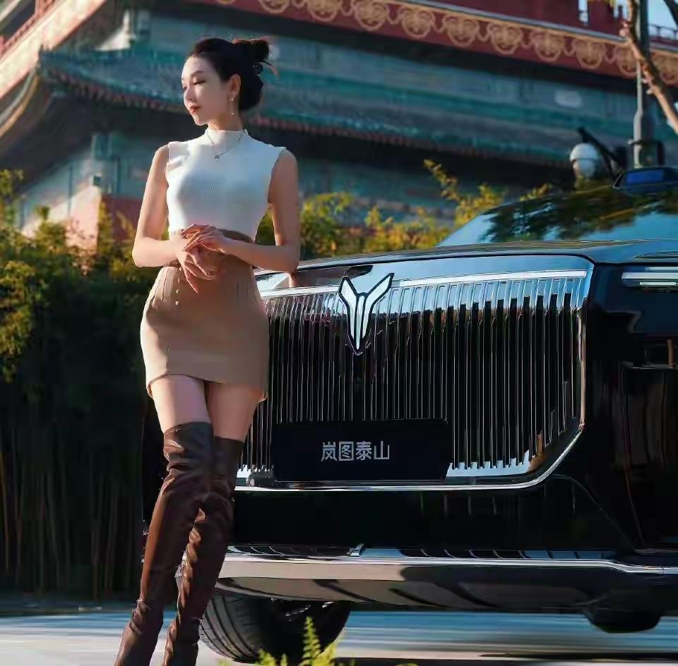 梦中情车

男人离不开女人，
同样，男人也离不开爱车。
女人与车，
是男人一生不