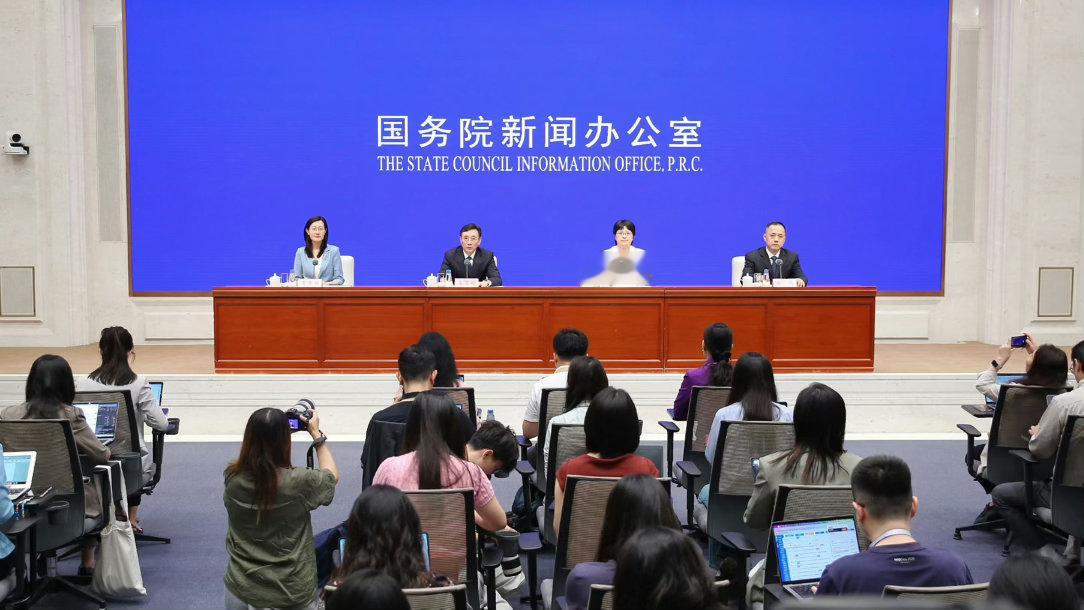 国新办2026年上半年工信发展发布会上，点名肯定比亚迪第二代刀片电池与兆瓦闪充系