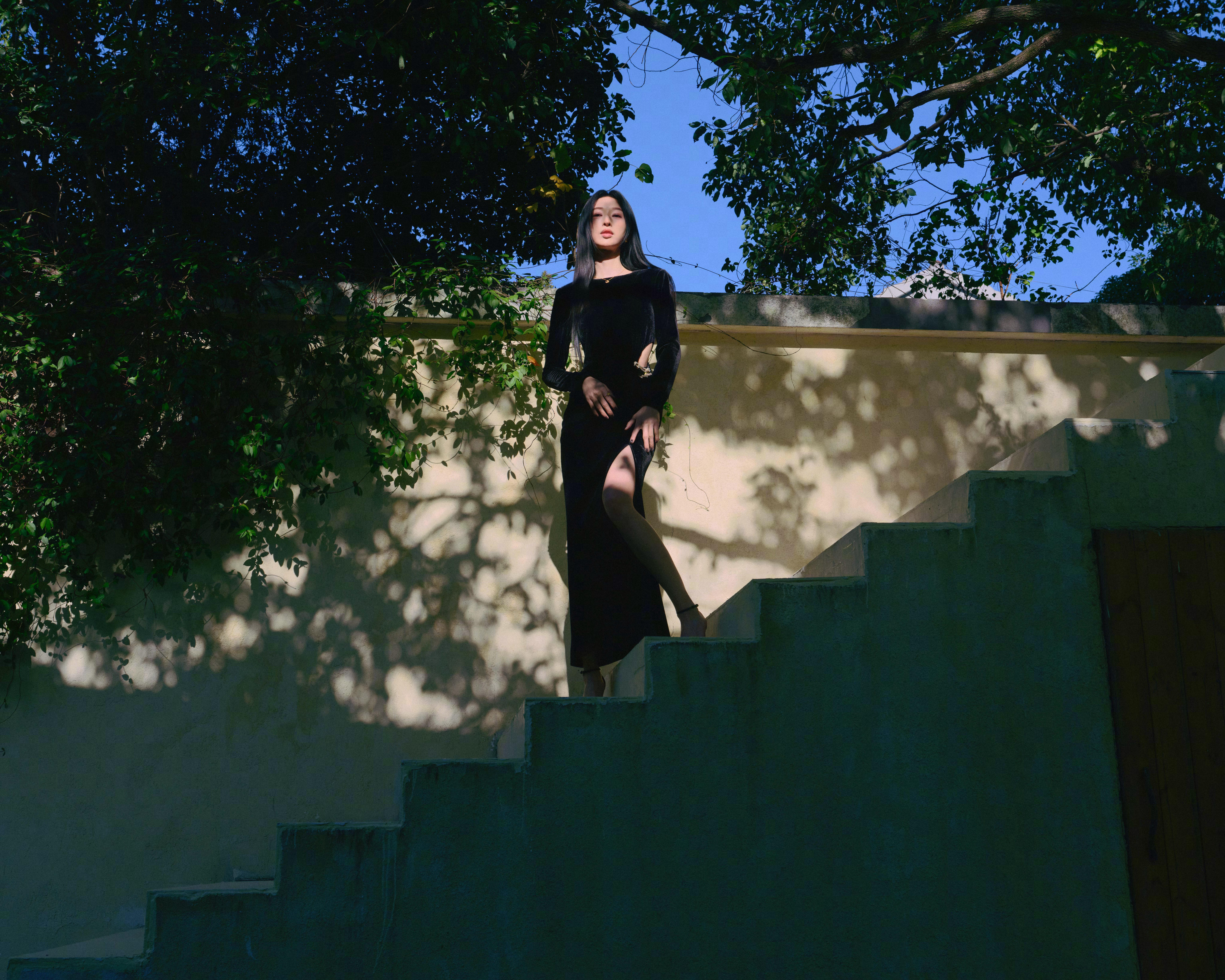 张俪一不小心夹起来了这是什么神仙反差萌啊！张俪用实际行动证明：真正的喜剧效果往往