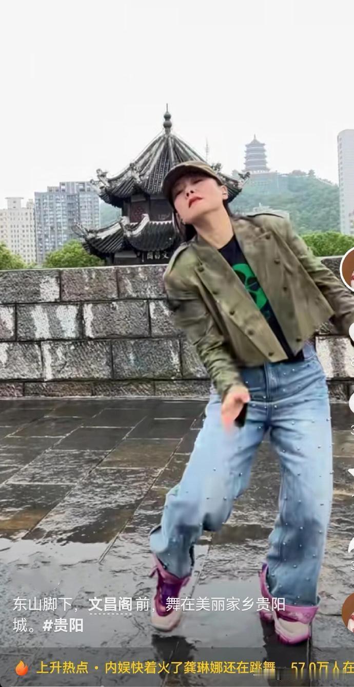 姐，有没有兴趣救个人！

刷到龚琳娜老师还在跳舞，但她评论区已经乱成一锅粥，清一