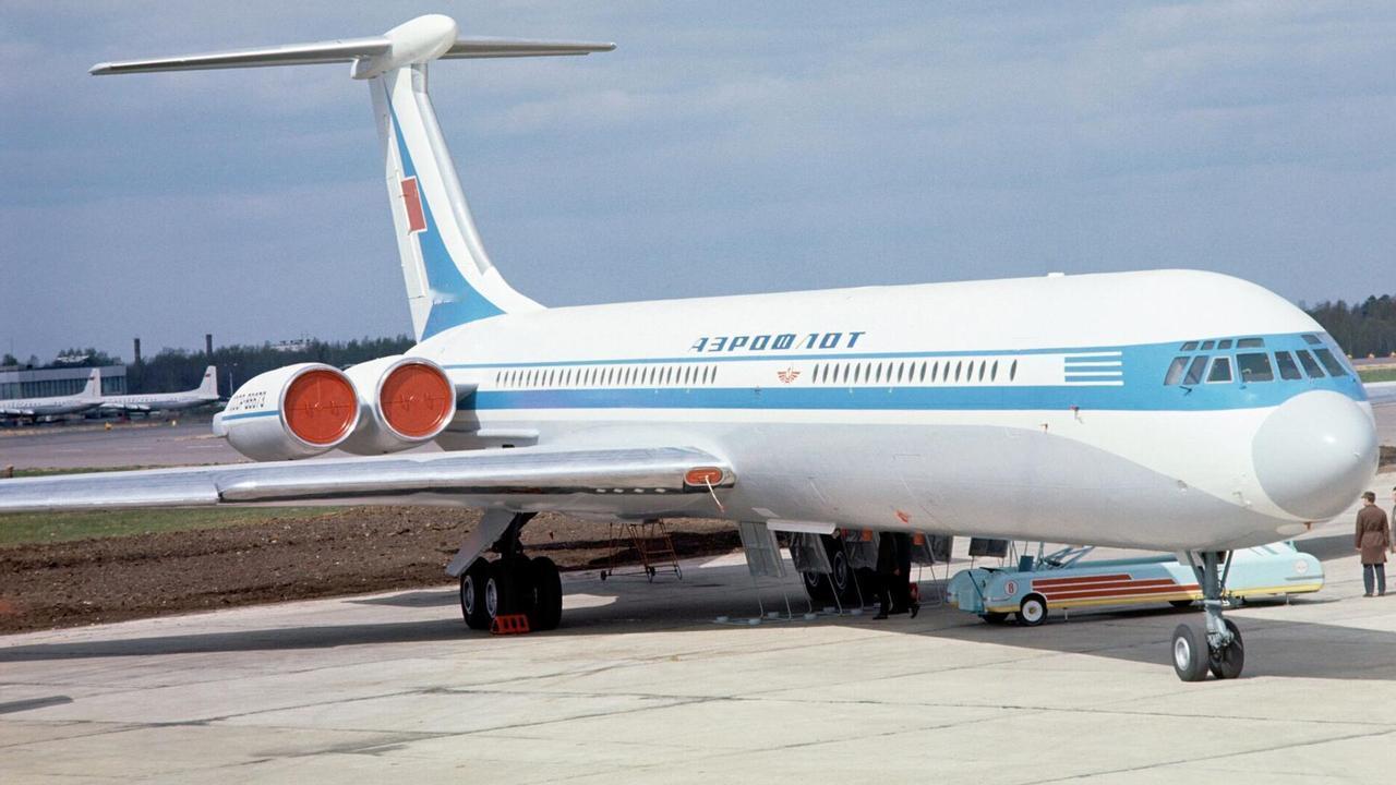 一架可能载有俄罗斯代表团的飞机抵达阿布扎比

俄罗斯卫星通讯社 2026年2月4