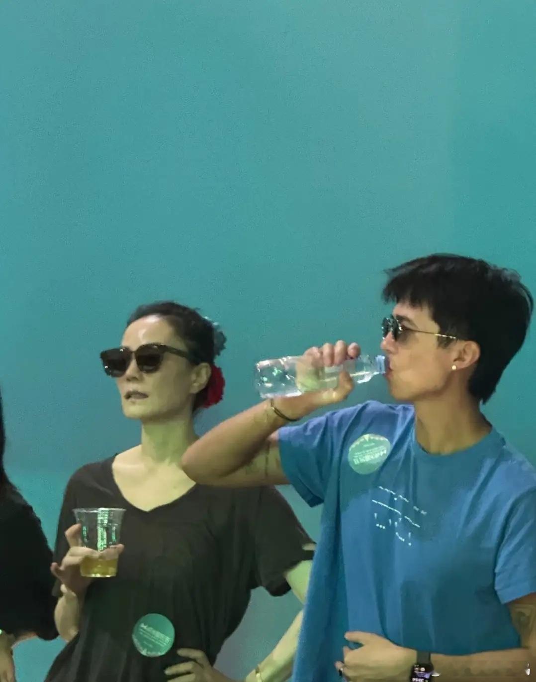 王菲朋友Ryan登上热搜，社交账号被冲，陈粒粉丝喊话其道歉！ ​​​