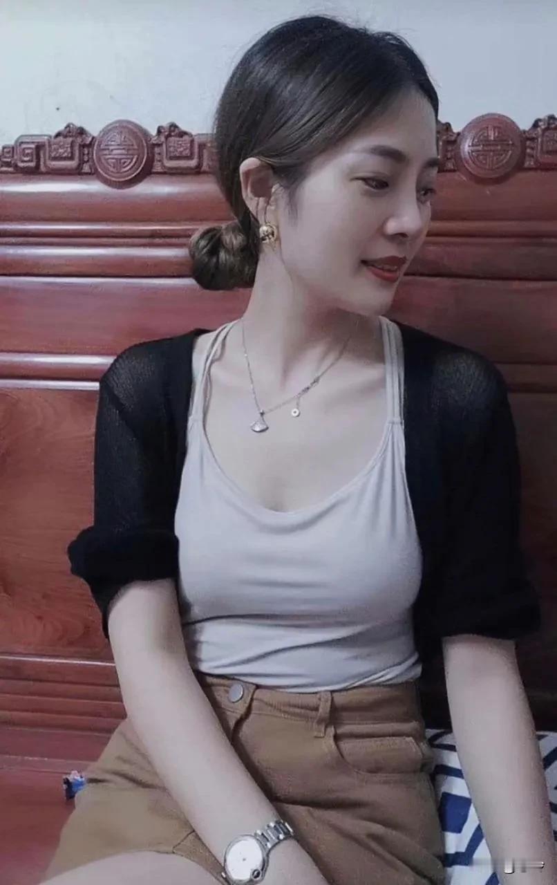 大龄剩女是这二十年间才冒出来的词。
这个新鲜词，也被滥用。
有切身利益者用来维护