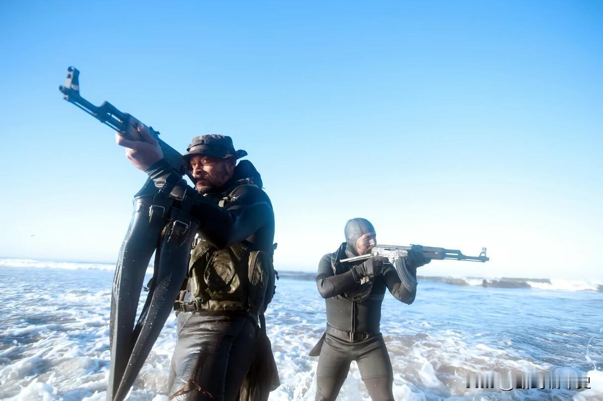 一组老照片。训练中的“海豹”突击队，他们使用的是56-1式自动步枪。

56式步