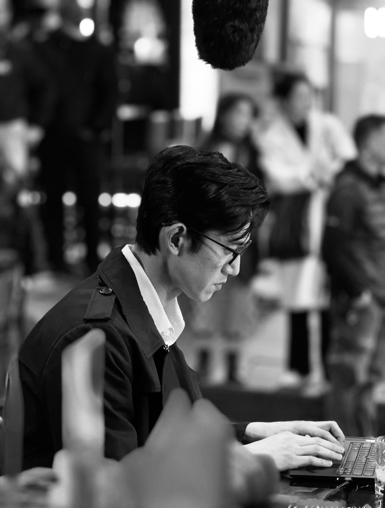 一组吴慷仁《危险关系》剧照

但我最喜欢的还是《一把青》里的郭轸，他真的好会演 