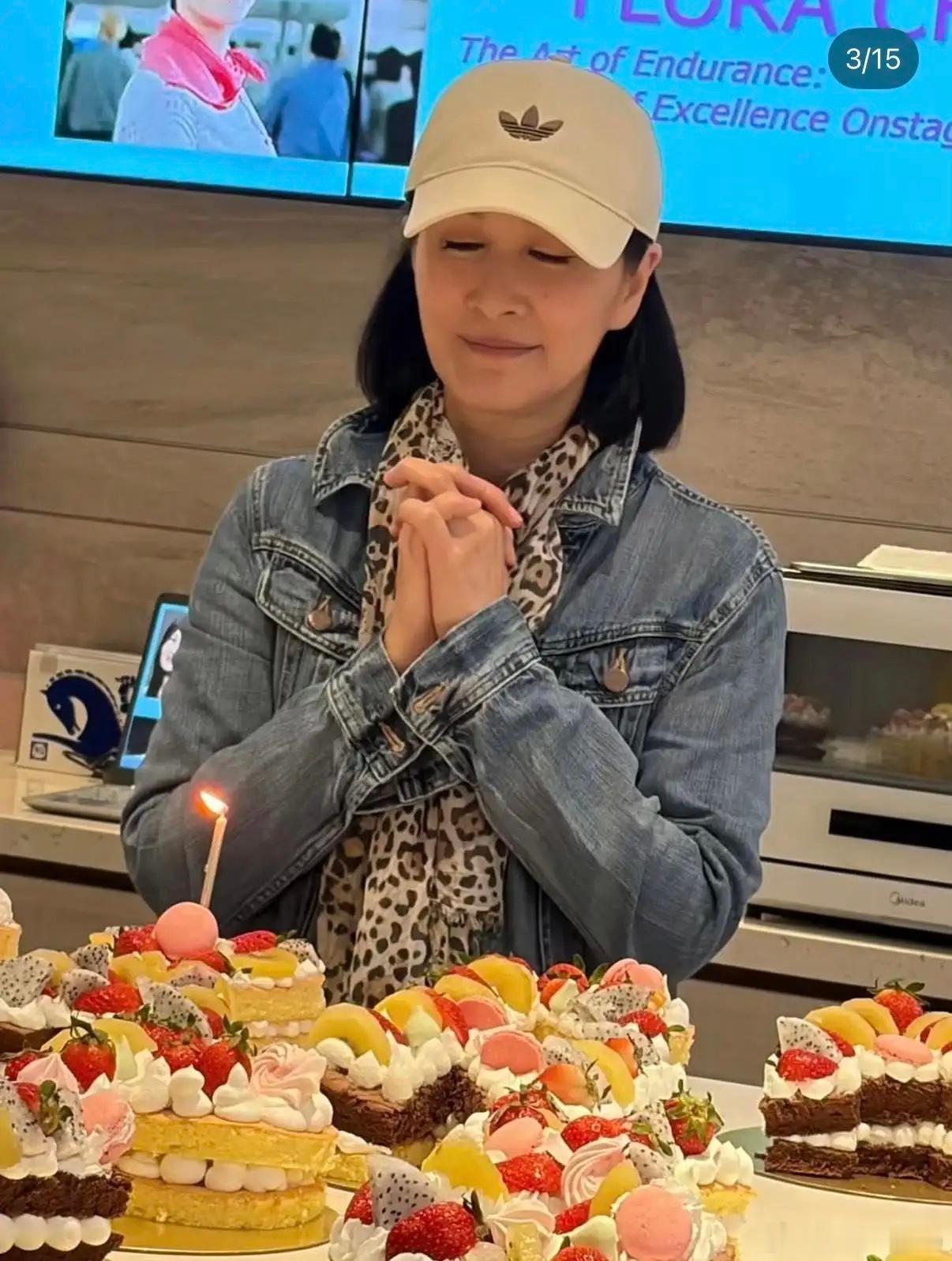 陈慧珊虽然已经从艺人转型成为了教育家，不过仍然心系粉丝，才过了56岁生日的她又迎