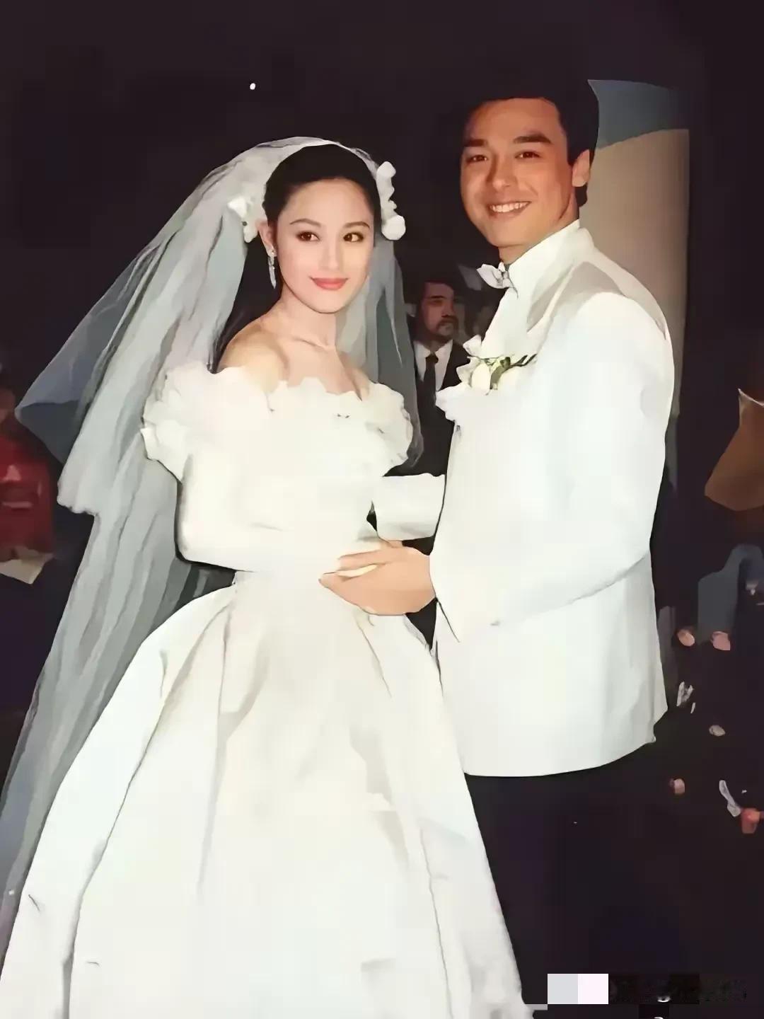 图1️⃣是《玫瑰的故事》原型，当年她离婚的时候可是背了不少骂名，几乎清一色的指责