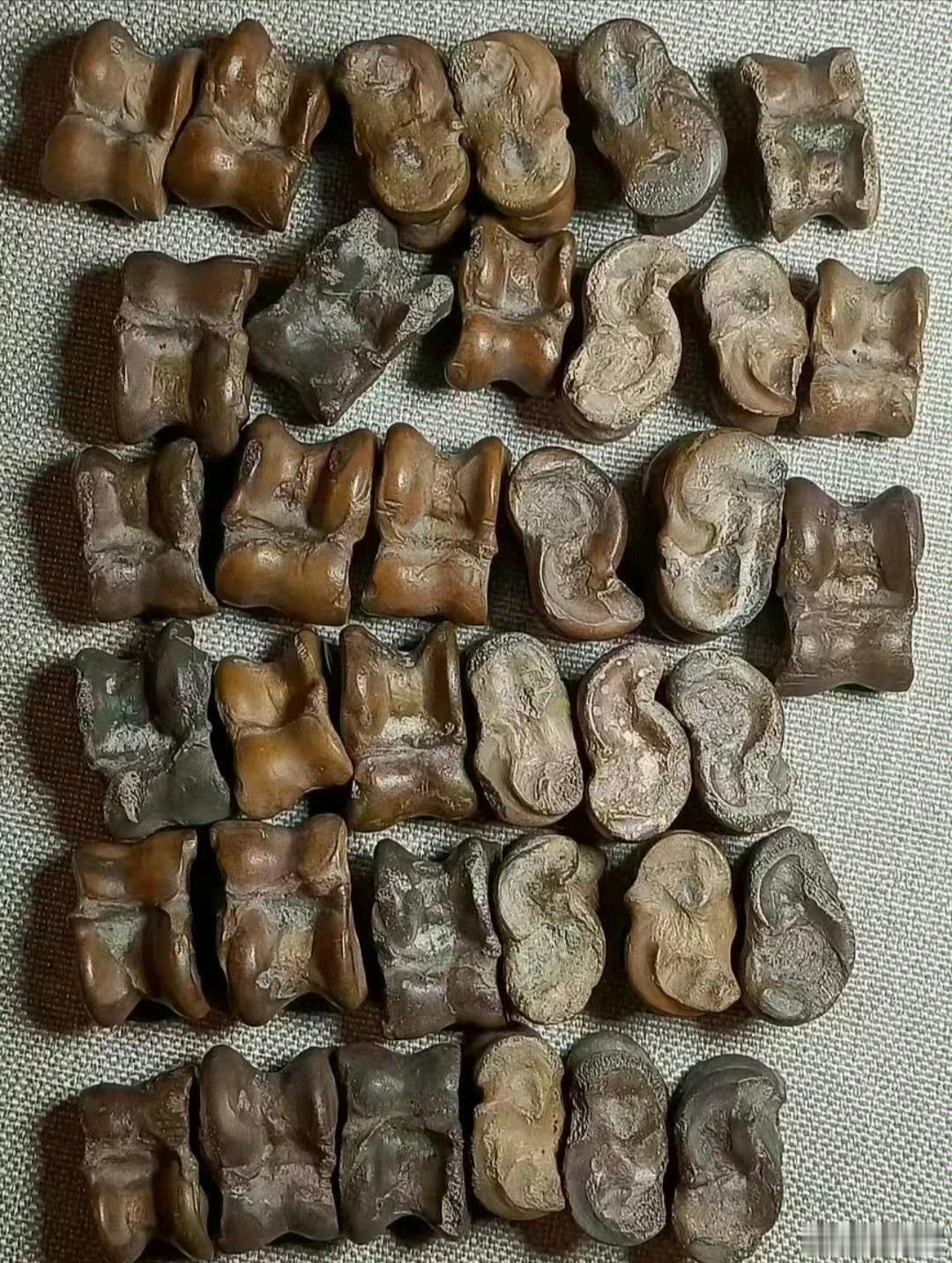 上百年历史，藏区奴隶主盘的嘎巴拉，知道这什么材质吗？