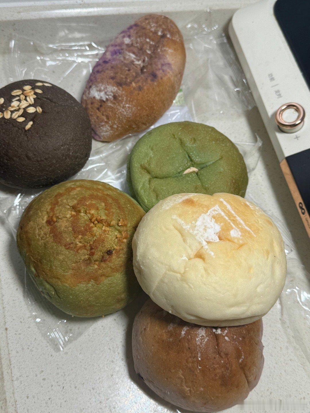 星爸手作的欧包 还可以豆乳面好多口味的大白兔奶糖#美食分享# ​​​