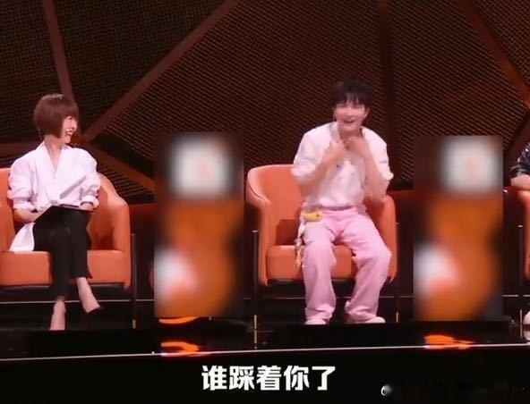 周深夸选手夸到破音周深说我作为一个歌手怎么破音了 周深点评的时候太激动声音直接破