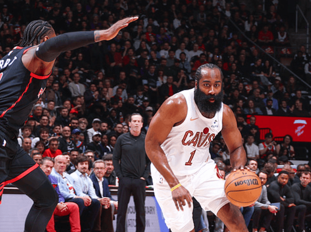 哈登半场出战19分钟，三分6中1得到7分2篮板3助攻