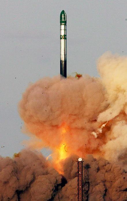 2026年8月28日，俄军从普列谢茨克发射一枚机动式固体燃料洲际核导弹，奔袭67