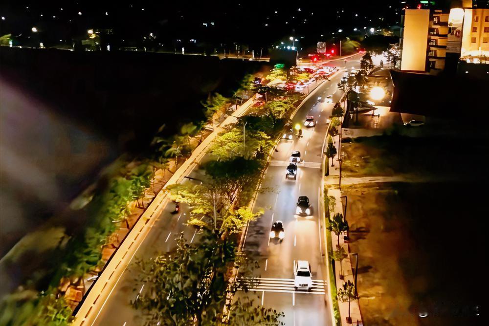 如果问未来能赚钱的行业有哪些？其实对于普通人来说，可能触及不到。所以，还不如反过