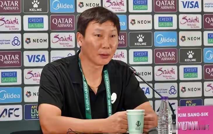 越南队主帅，韩国籍教练金相植在赛前的新闻发布会上说，明天我们将迎来新的挑战，对阵