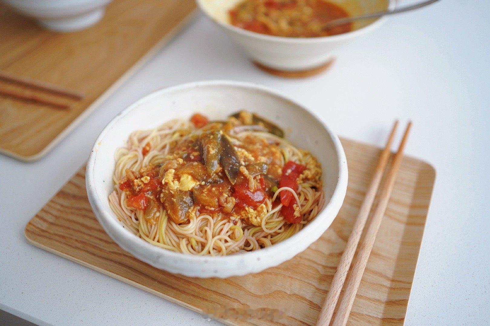 豆角吃完吃茄子，山东人的夏天就是这么朴实又专情[偷笑]夏天的西红柿、茄子味道都是