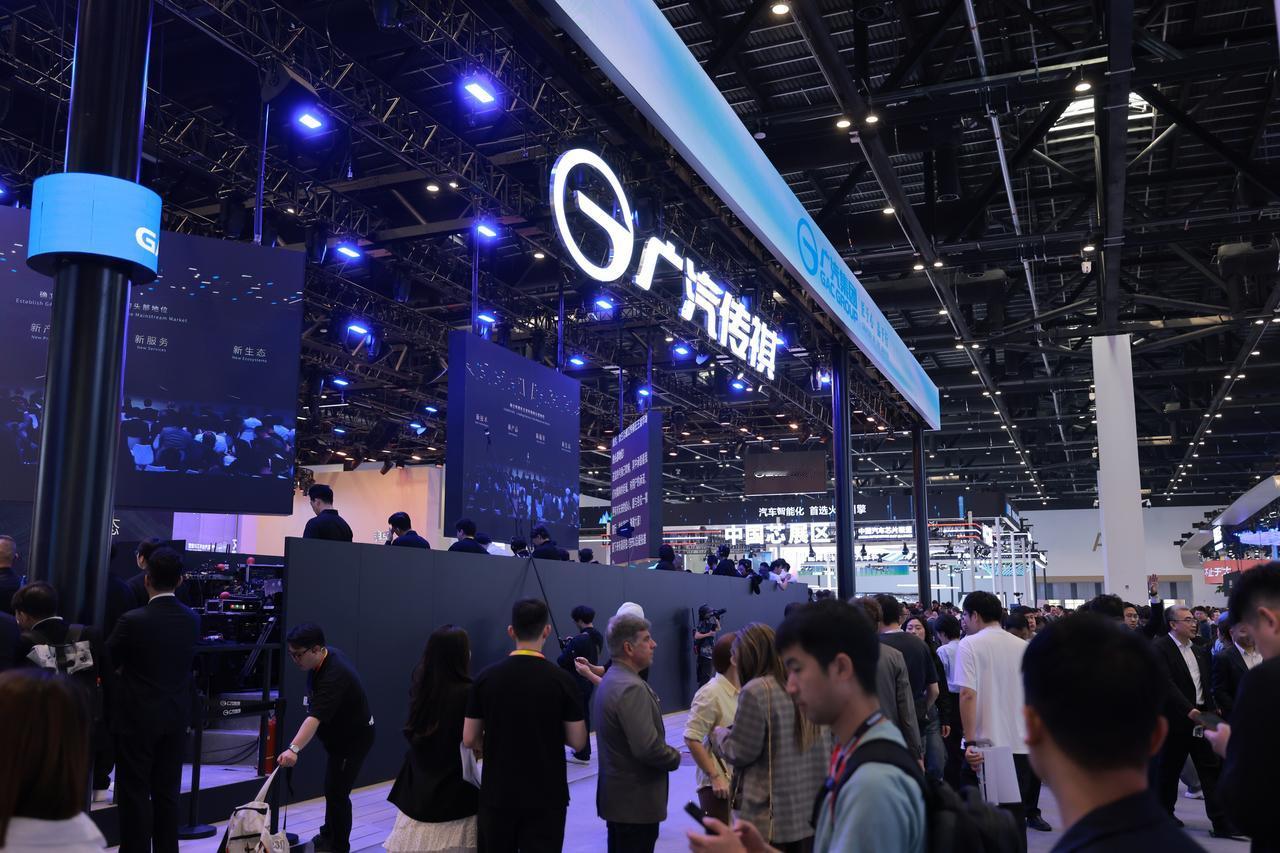 这次北京车展，广汽集团一口气上了好几台新车，覆盖多个细分市场。
先讲传祺和埃安，