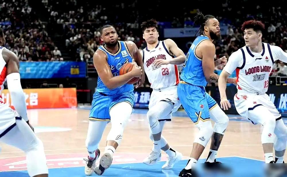 看昨晚北京队这球，我心里真是一阵阵发紧。
赢是赢了，可我看到的不是什么逆袭神话，