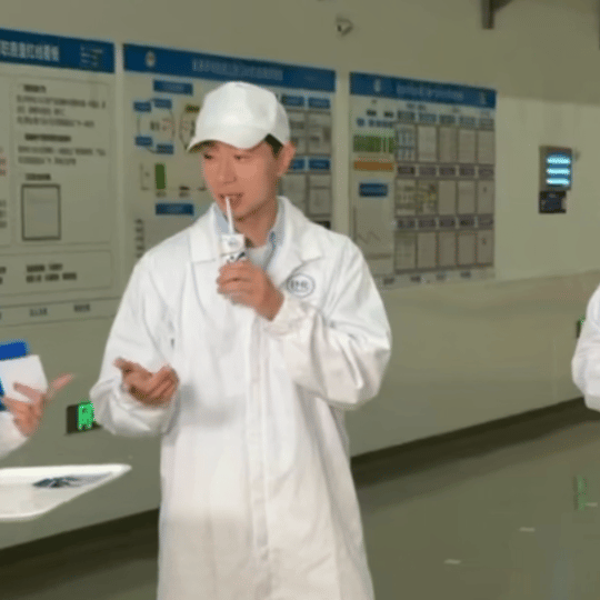 马龙把代言干成了代发 牛奶界正式迎来马龙亲签时代！鞍山小马一出手就是代言变代发，