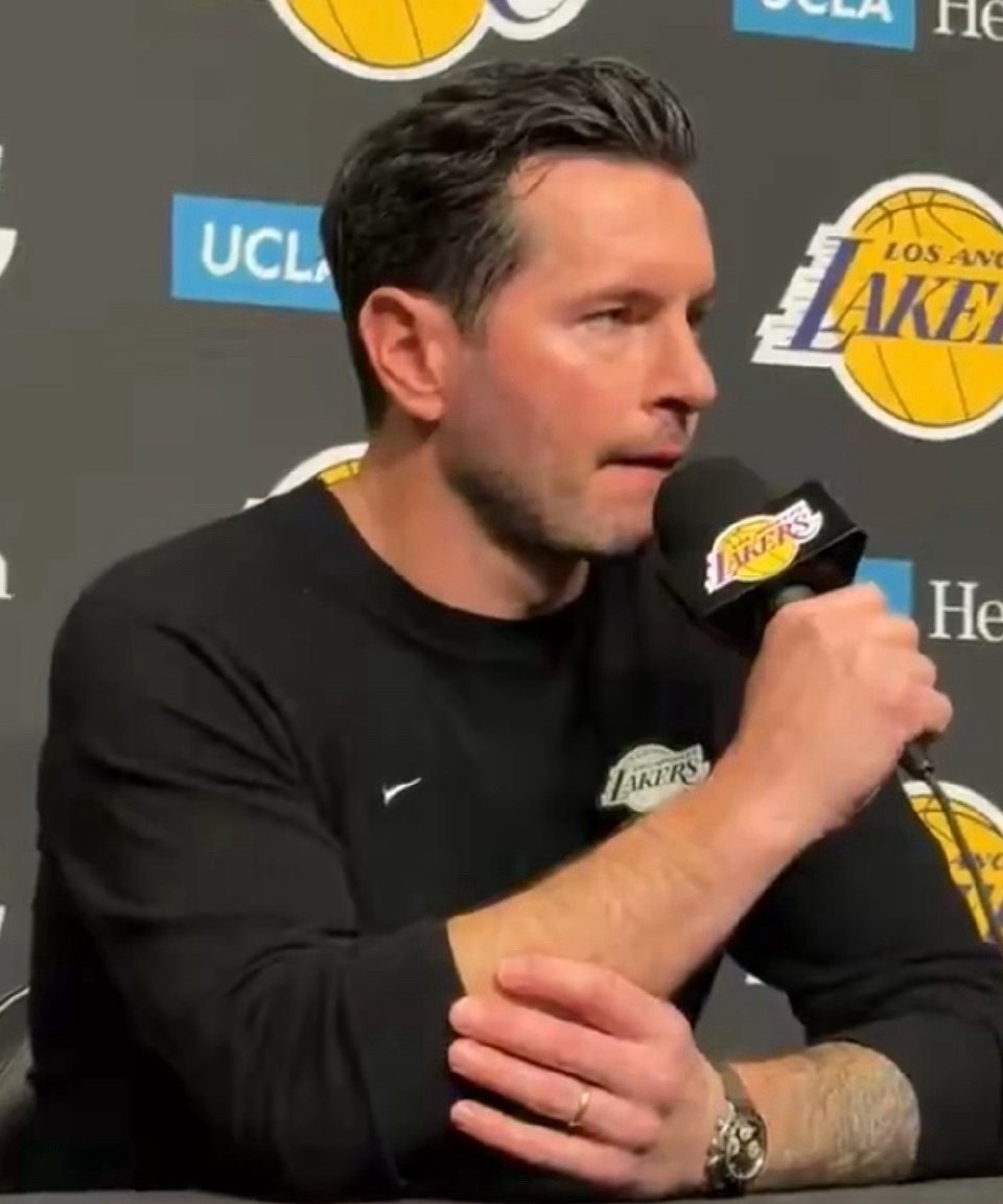 尼克斯vs湖人此役印证了湖人深度阵容的韧性，尤其在核心缺阵时攻防体系的成熟度，为